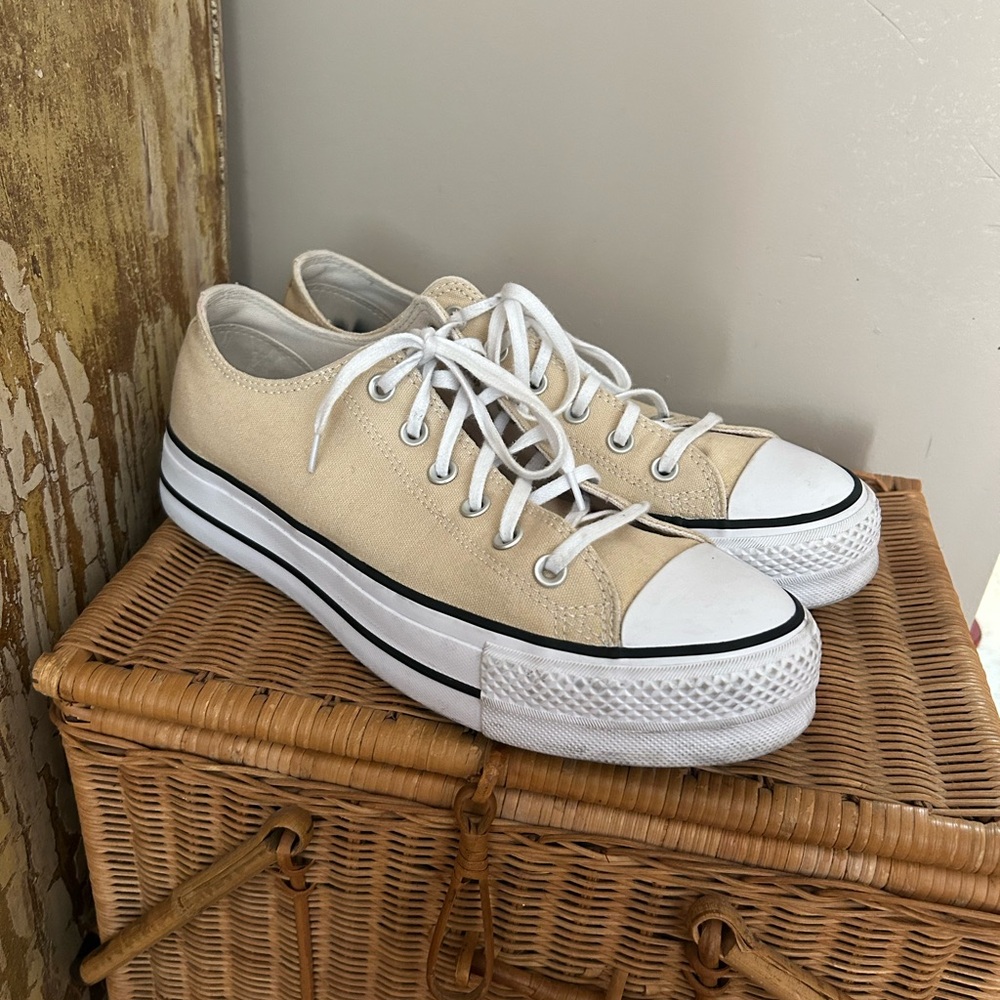 Converse Oat Platform Sneakers Size M 9/W 11